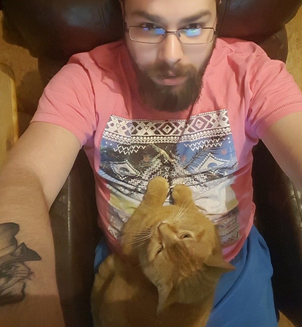 ginger cat chose his human half a mile away